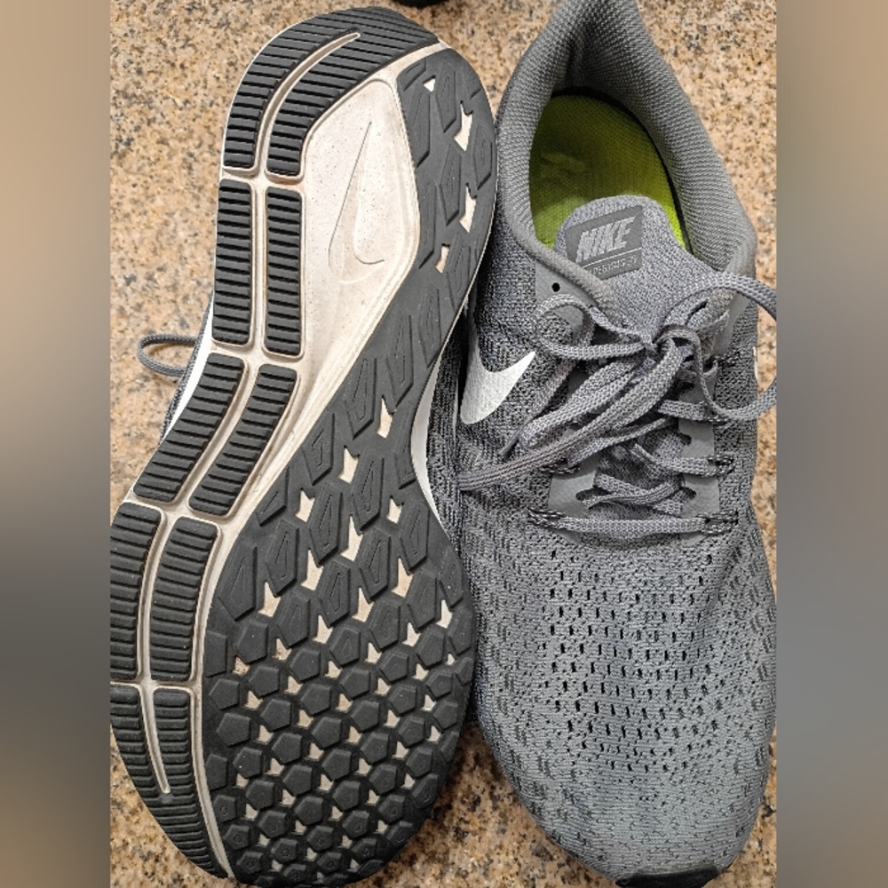 MEN'S 2 PAIR OF RUNNING SHOES SIZE 14 NIKE AIR ZOOM 35 & Hoka BONDI 8